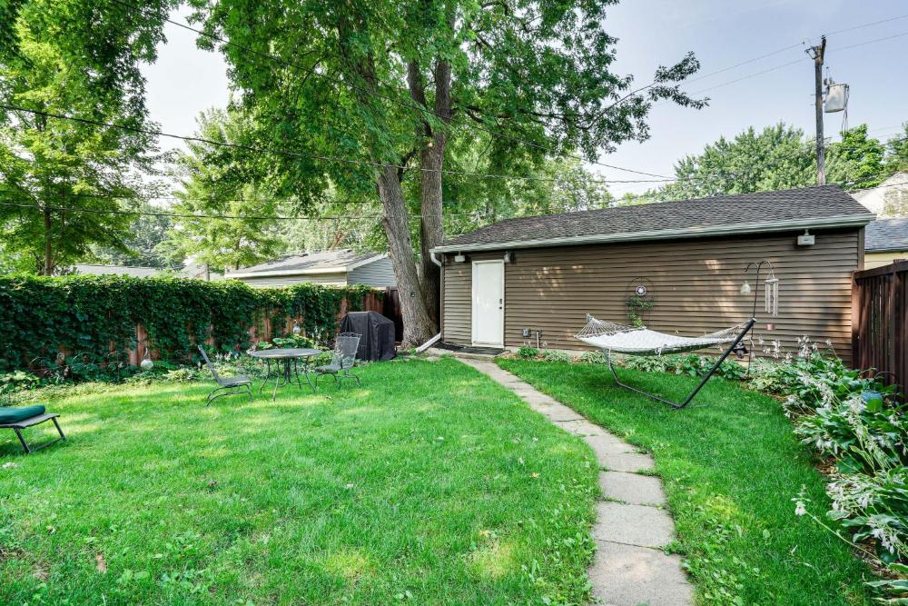 Chic Minneapolis Apt - 6 Blocks to Lake Nokomis!